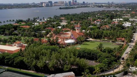 Das Grundstück von US-Präsident Trump Mar-a-Lago aus der Luft gesehen. 