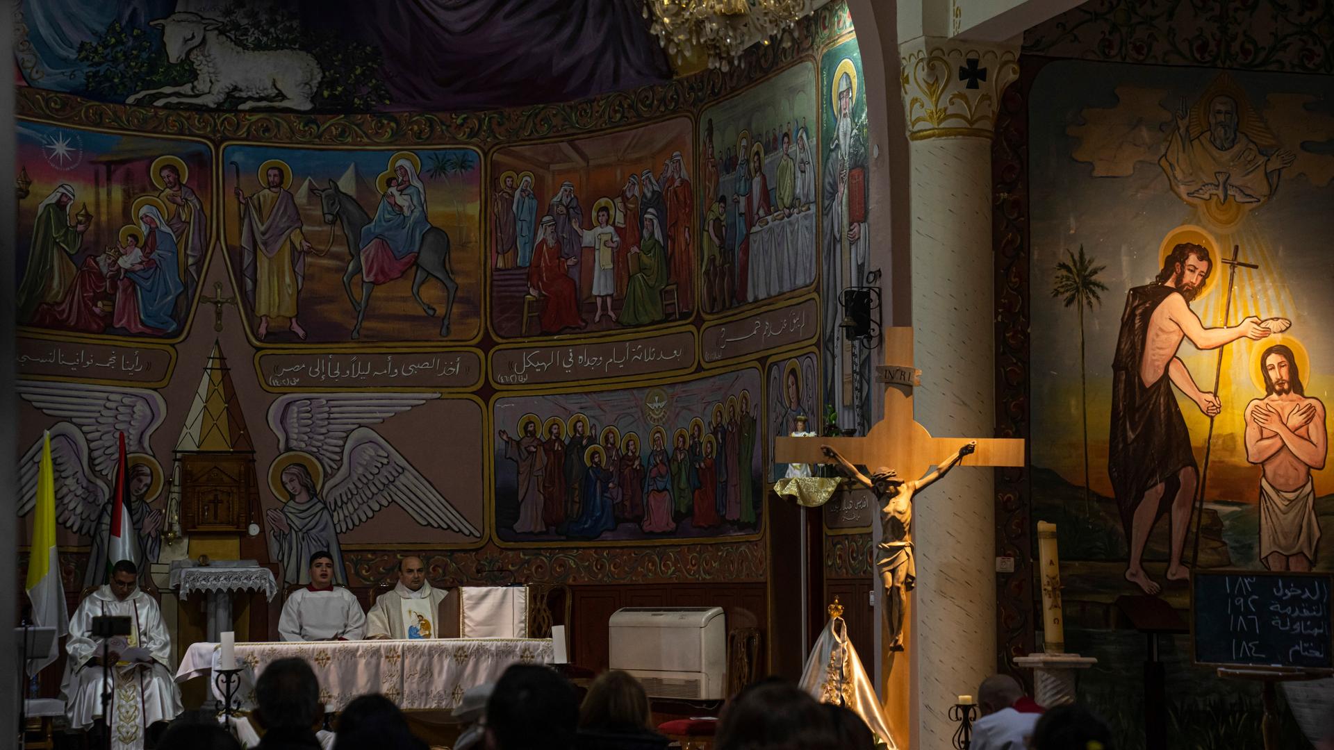 Gaza-Stadt: Palästinensische Christen beten im Jahr 2022 am Heiligabend in der katholischen Kirche der Heiligen Familie. 