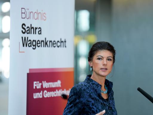 Sahra Wagenknecht bei einer Pressekonferenz des BSW im Reichstagsgebäude.