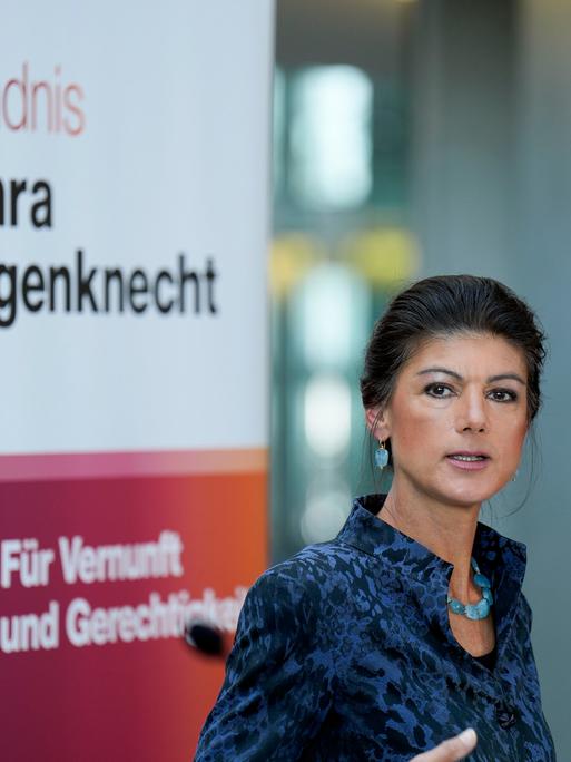 Sahra Wagenknecht bei einer Pressekonferenz des BSW im Reichstagsgebäude.