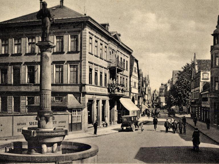 Lippstadt im Kreis Soest Nordrhein Westfalen. Blick auf die damalige Adolf-Hitler-Straße.