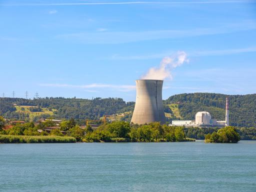 Symbolbild Kernkraftwerk Deutschland / Schweiz Kernkraftwerk Leibstadt AG: Atomkraftwerk auf der Schweizer Seite des Rhe