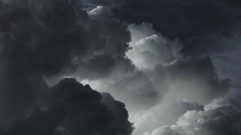 Ein Foto von dunklen, bedrohlich wirkenden Wolken