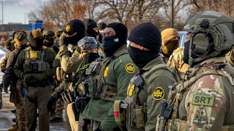 Bundesagenten verstärken die Einwanderungskontrollen in Minneapolis.