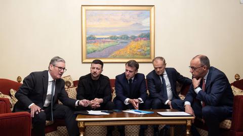 Präsident Wolodymyr Selenskyj empfängt Keir Starmer, Emmanuel Macron, Friedrich Merz und Donald Tusk am 10.05.2025 in Kiew.