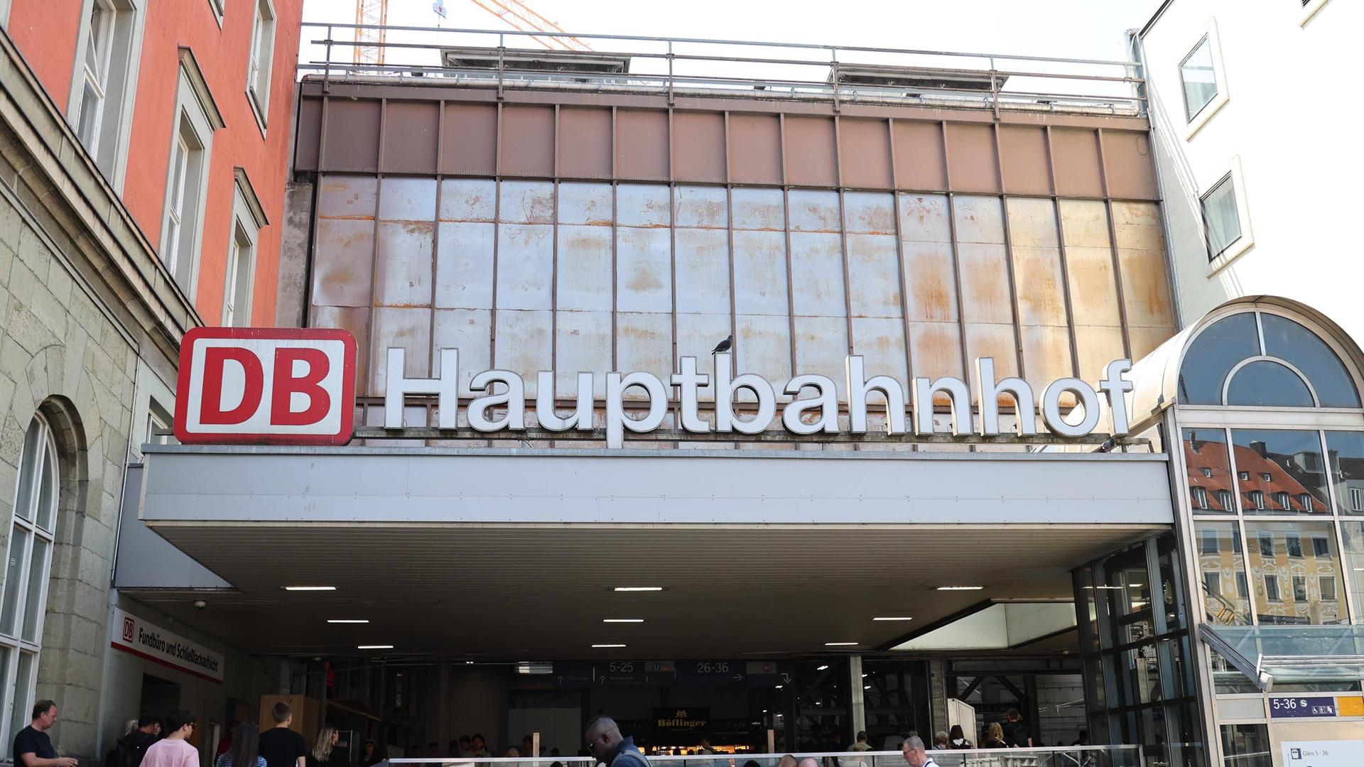 Der Haupteingang am Bahnhof München Der Haupteingang am Bahnhof München