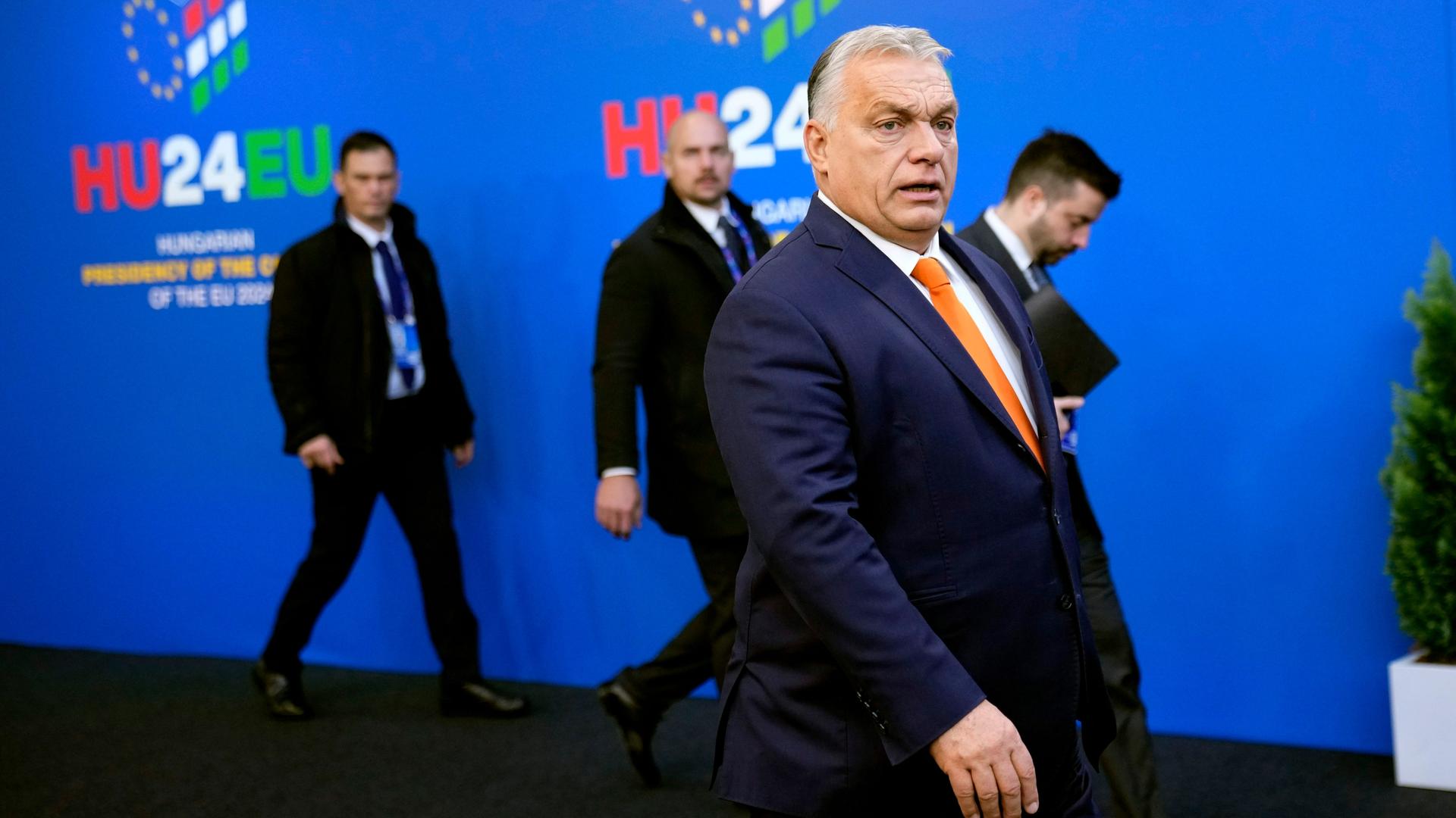 Budapest: Ungarns Ministerpräsident Viktor Orban bei seiner Ankunft zum informellen EU-Gipfel in der Puskas-Arena. Budapest: Ungarns Ministerpräsident Viktor Orban bei seiner Ankunft zum informellen EU-Gipfel in der Puskas-Arena.