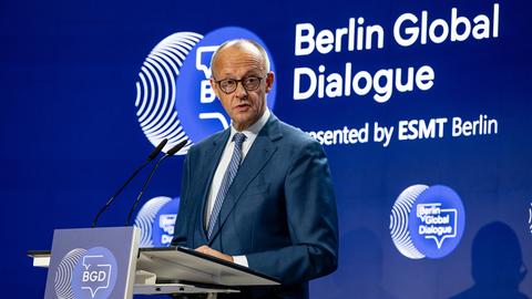 Bundeskanzler Merz nimmt am Berlin Global Dialogue in der European School of Management and Technology (ESMT) teil.