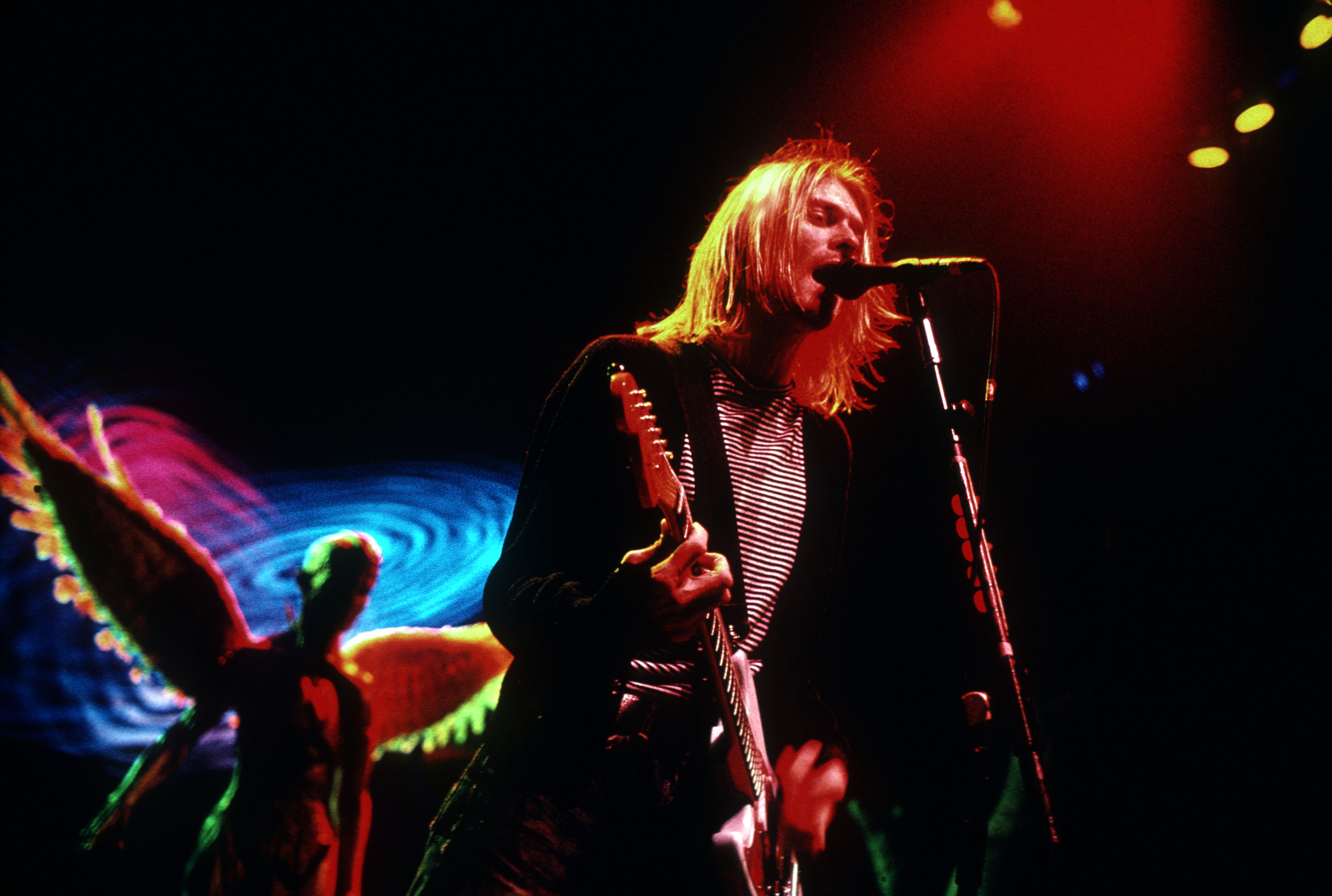 Нирвана 1991. Нирвана группа на сцене. Курт кобейн на концерте 1992. Курт кобейн с группой. Курт кобейн на сцене.