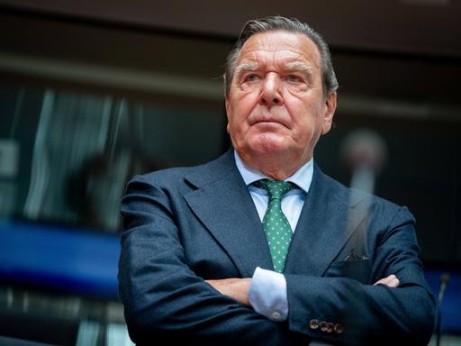Altkanzler Gerhard Schröder im Porträt.