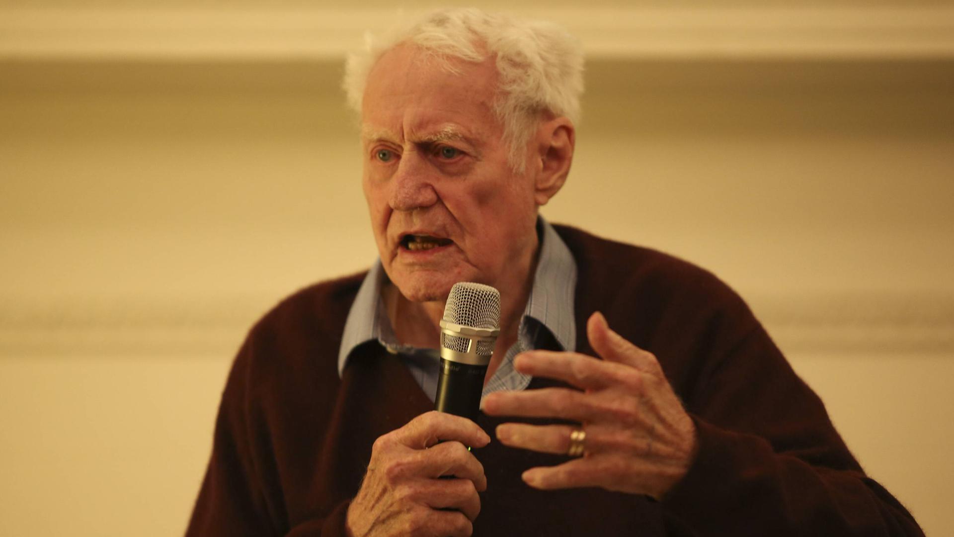 Der amerikamische Dichter Robert Bly im Jahr 2014 Der amerikamische Dichter Robert Bly im Jahr 2014