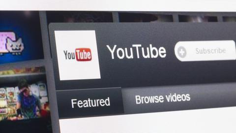 Bildschirmaufnahme der Webseite von YouTube in den Anfangsjahren. Bildschirmaufnahme der Webseite von YouTube in den Anfangsjahren.