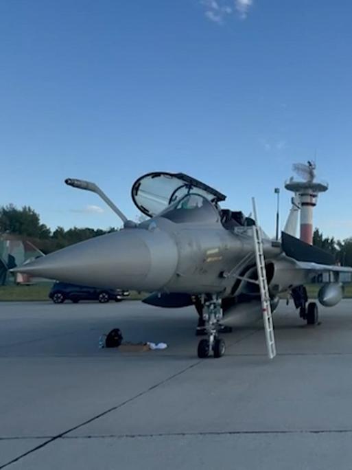 Videostandbild eins der drei Rafale-Kampfflugzeuge, die Frankreich zur Verteidigung des polnischen Luftraums nach dem Eindringen russischer Drohnen nach Polen geschickt hat. 13. September 2025