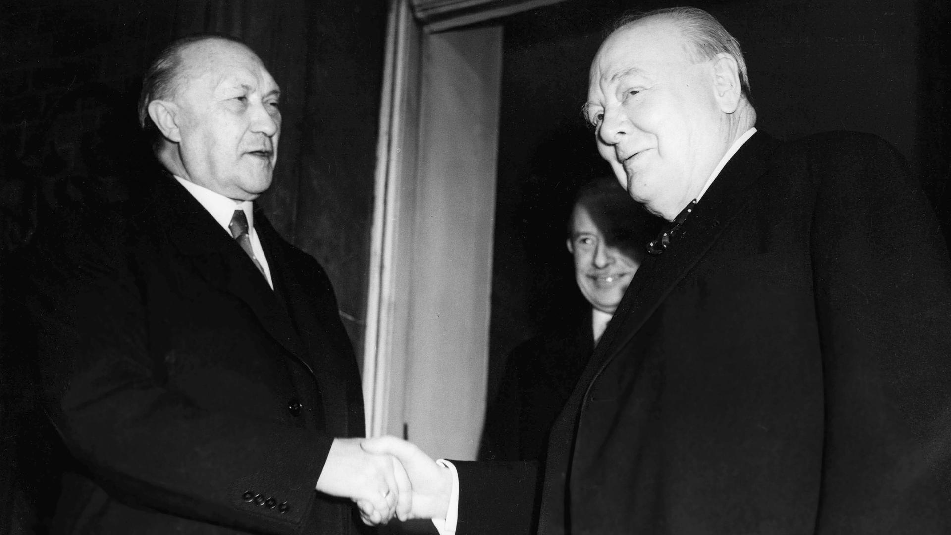Kanzler Konrad Adenauer zu Besuch beim britischen Premierminister Winston Churchill am 15. Mai 1953.