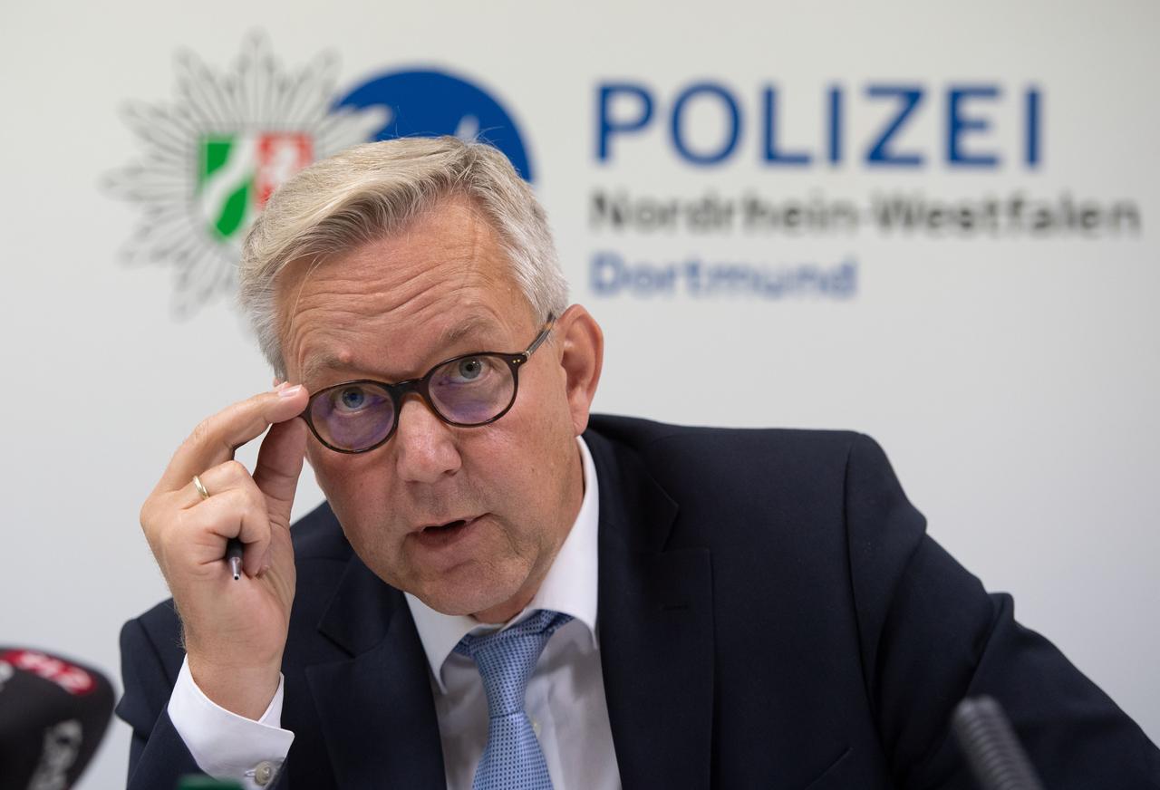 Dortmunds Polizeipräsident Gregor Lange spricht bei einer Pressekonferenz im Polizeipräsidium. 