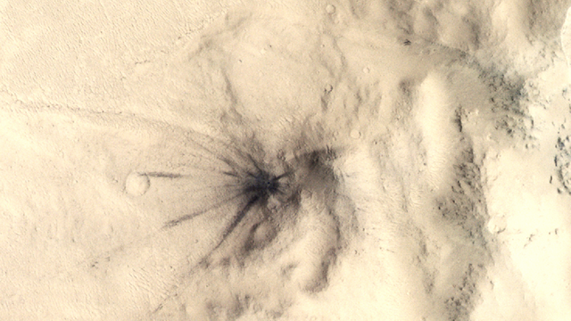 Neuer Krater - Meteoriteneinschläge Auf Dem Mars www.deutschlandfunk.de