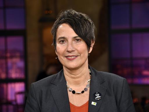 Ärztin Monika Hauser posiert als Gast in der WDR Talkshow " Kölner Treff " am 14.12.2018 für ein Foto.