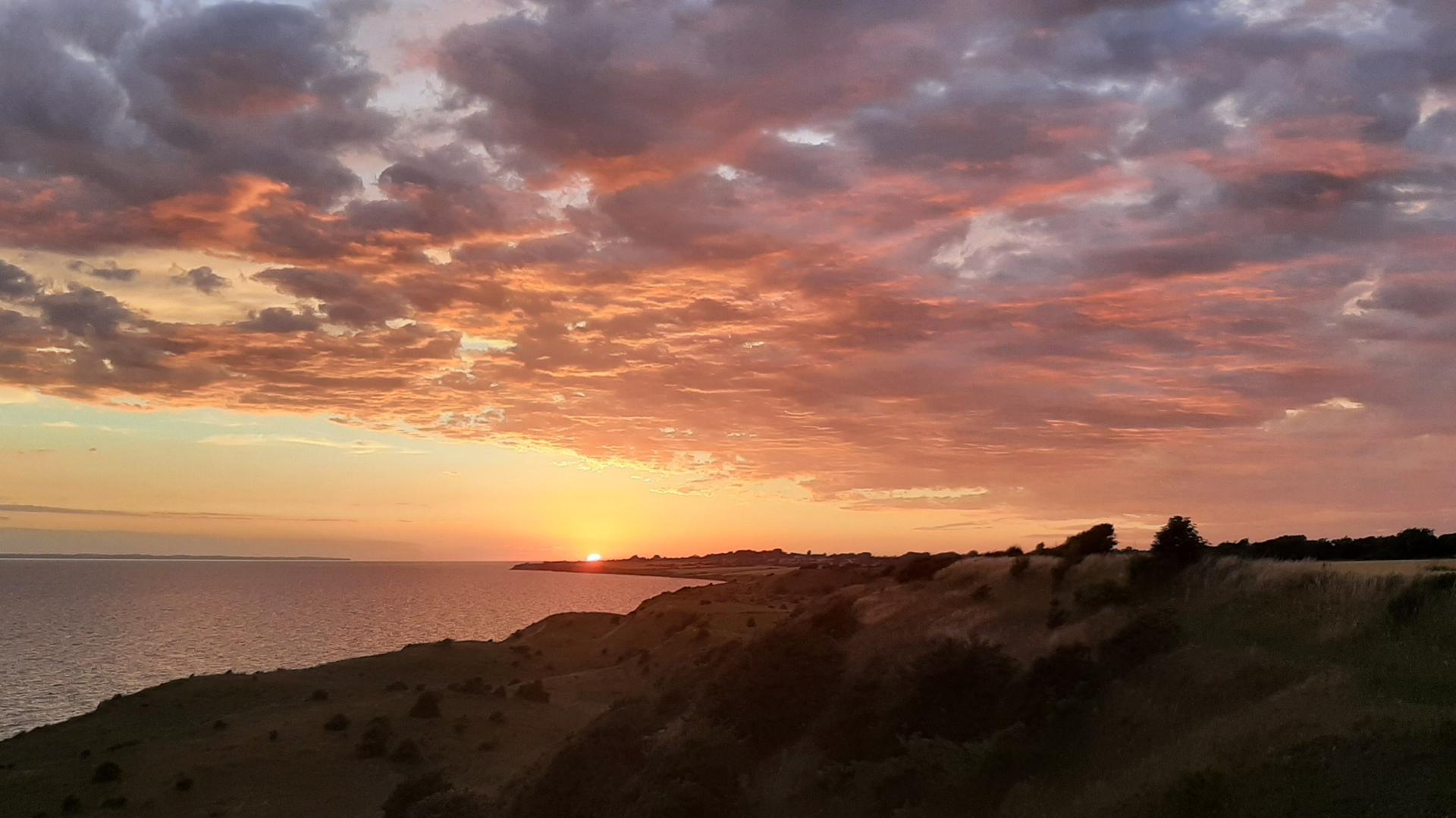 Viel länger als in den Tropen: Sonnenuntergang in Dänemark 