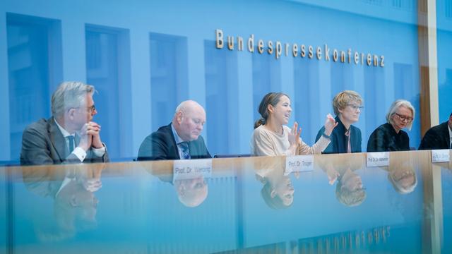 Bundespressekonferenz Wirtschaftsweisen