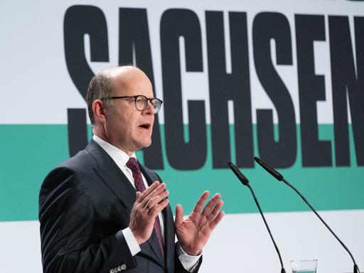 Oliver Schenk (CDU), Chef der Staatskanzlei in Sachsen, spricht auf der Landesvertreterversammlung der CDU Sachsen im Internationalen Congress Center Dresden. Schenk soll die sächsische Union bei der Europawahl 2024 anführen.