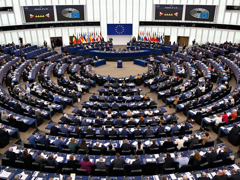 Das versammelte EU-Parlament bei der Wahl eines neuen Vizepräsidenten des EU-Parlaments. Aufgenommen in Straßburg am 18.01.2023.