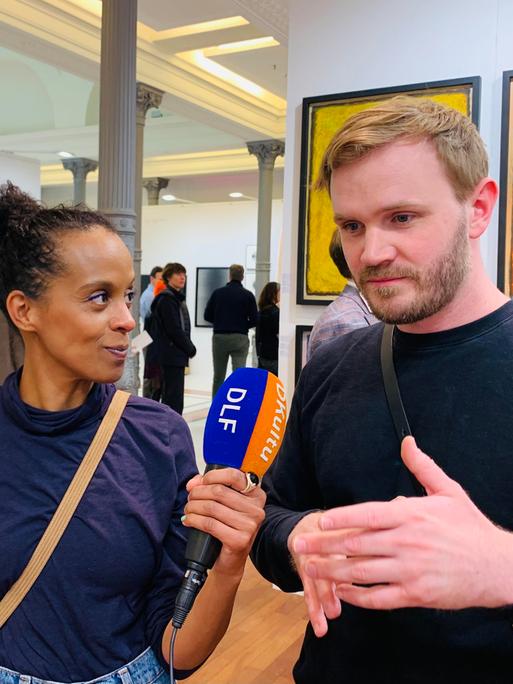 Felix Becker mit Boussa Thiam auf der Paperpositions Messe 2024 in Berlin