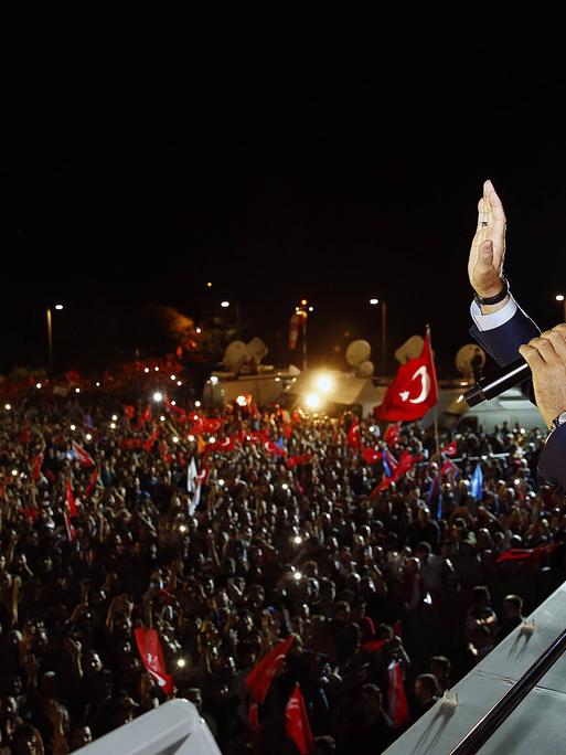 Turkey s President Recep Tayyip Erdogan delivers a statement on national television from his officia Turkey s President Recep Tayyip Erdogan delivers a statement on national television from his officia