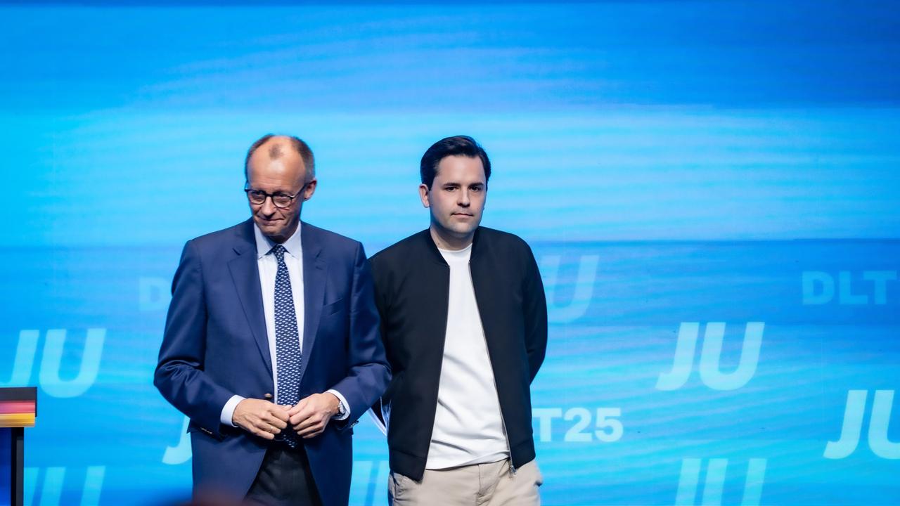 Friedrich Merz, Bundeskanzler, nach seiner Rede, mit Johannes Winkel, Bundesvorsitzender Jungen Union