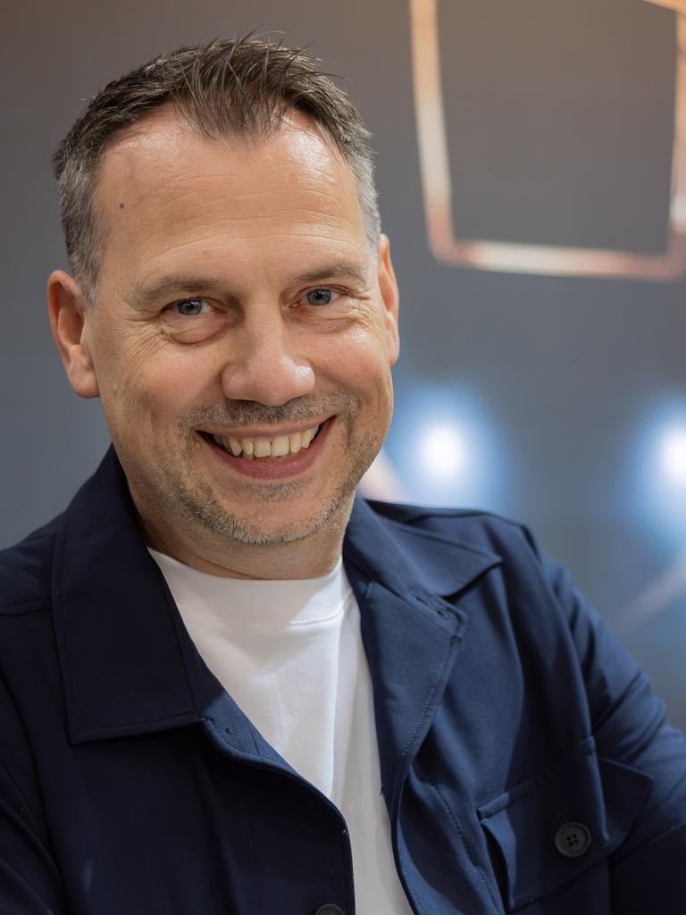 Sebastian Fitzek signiert sein neues Buch "Der Nachtzug" auf der Frankfurter Buchmesse 2026