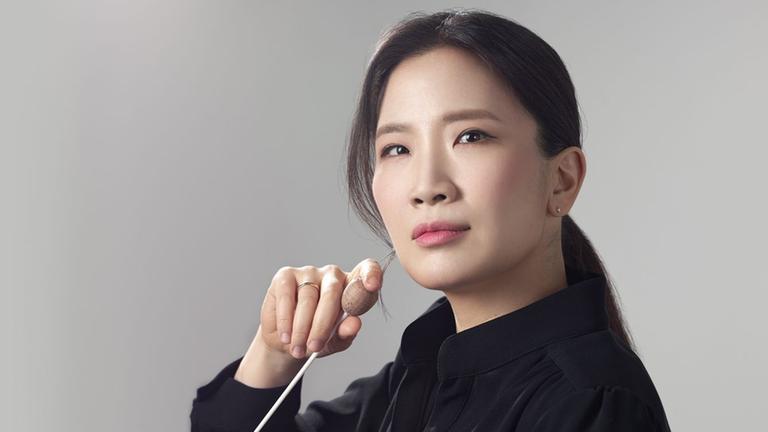 Eun Sun Kim leitet Berliner Philharmoniker: Schönberg Rachmaninow