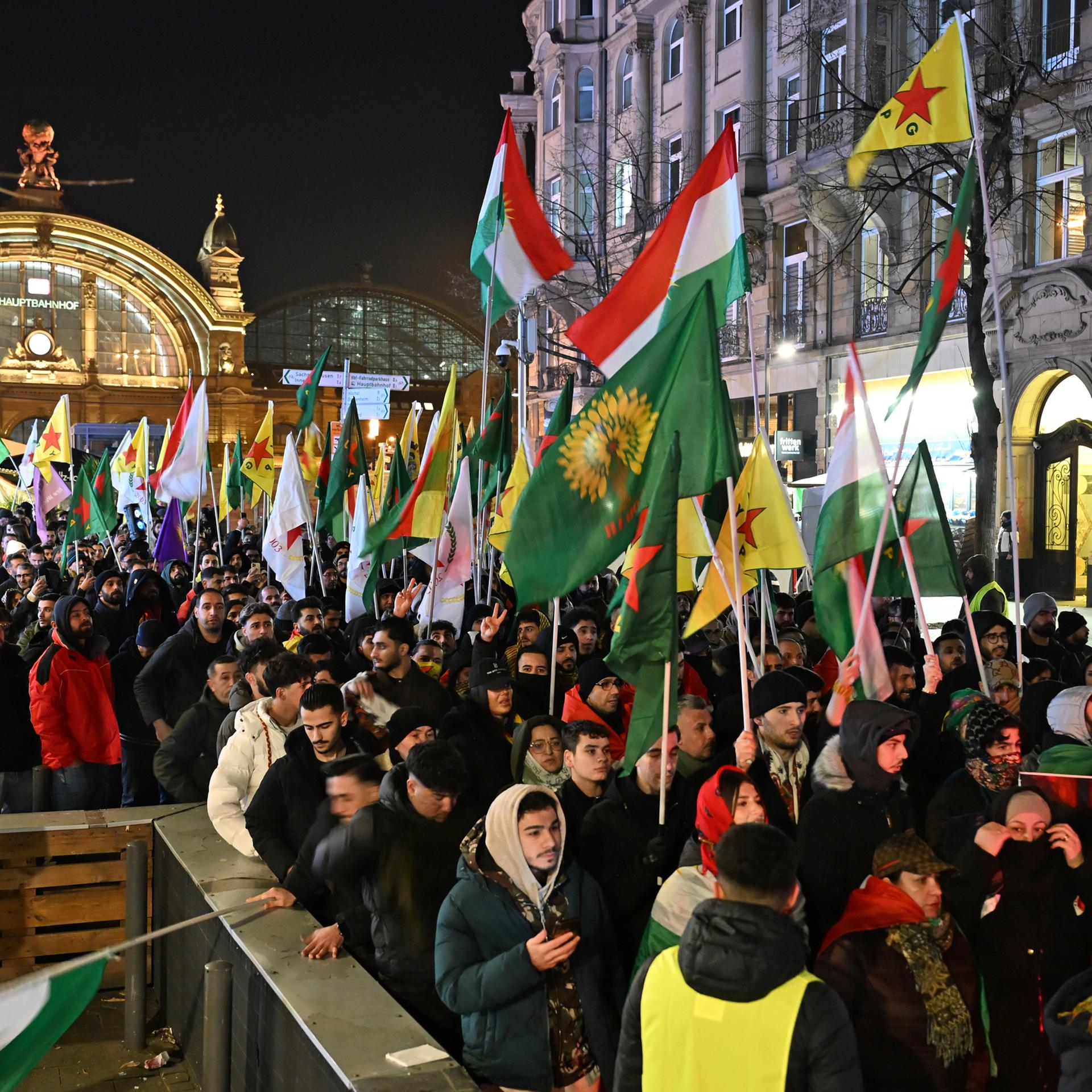 Lage in Syrien - Neue pro-kurdische Demonstrationen in deutschen Städten - laut Polizei weitgehend friedlich