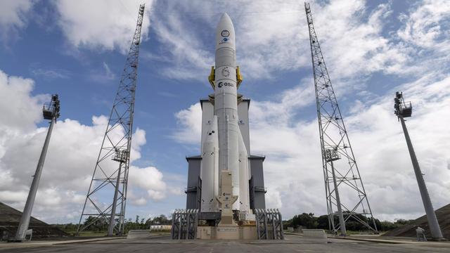 Die Rakete Ariane 6 steht im Welt-Raum-Bahnhof in Französisch-Guayana.