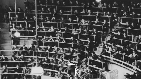 Medizinstudenten im Hörsaal der Charite in Berlin, circa 1935