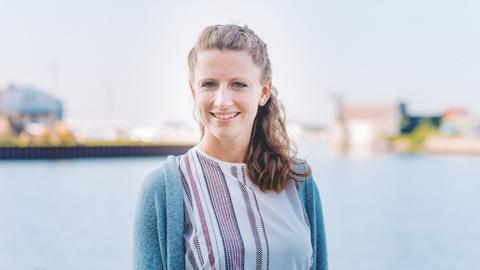 Porträt von Stefanie Arndt.