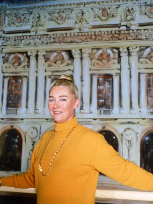 Die langjährige Direktorin der Tanzschule Claude Bessy während einer Reportage über die Ecole de Danse de l'Opéra national de Paris, die im Oktober 1987 in Nanterre eröffnet wurde. 