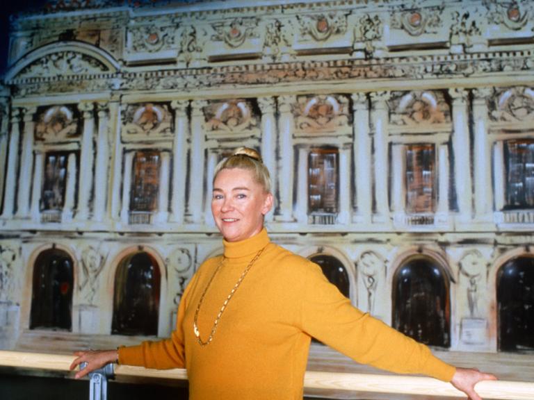 Die langjährige Direktorin der Tanzschule Claude Bessy während einer Reportage über die Ecole de Danse de l'Opéra national de Paris, die im Oktober 1987 in Nanterre eröffnet wurde. 