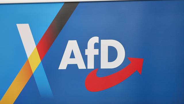 Das Logo der Partei AfD hat unter dem Partei-Namen einen roten Pfeil, der nach rechts zeigt.