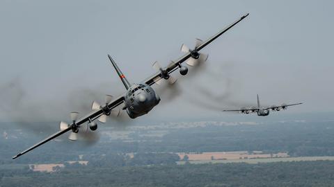 Die Bundeswehr stellt zwei Hercules-Transportflugzeuge für Luftbrücke bereit. (Archivfoto)