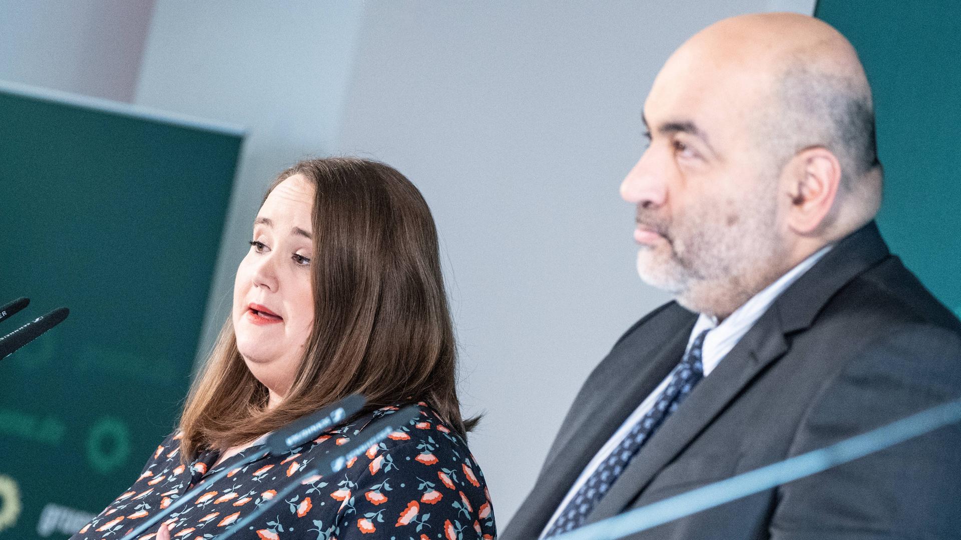 Die Bundesvorsitzenden Ricarda Lang und Omid Nouripour während der gemeinsamen PressekonferenzJahresauftaktklausur Bundesvorstand Bündnis 90/Die Grünen in Berlin