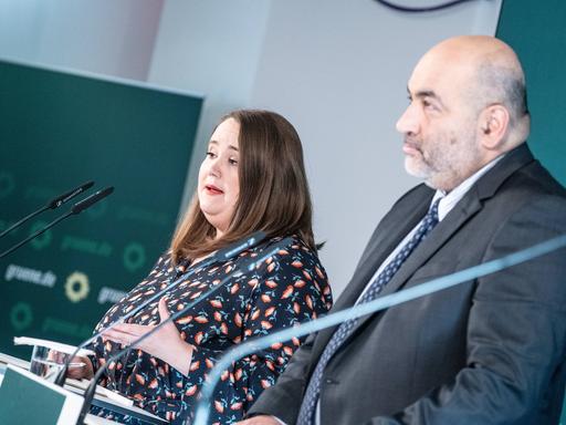 Die Bundesvorsitzenden Ricarda Lang und Omid Nouripour während der gemeinsamen PressekonferenzJahresauftaktklausur Bundesvorstand Bündnis 90/Die Grünen in Berlin