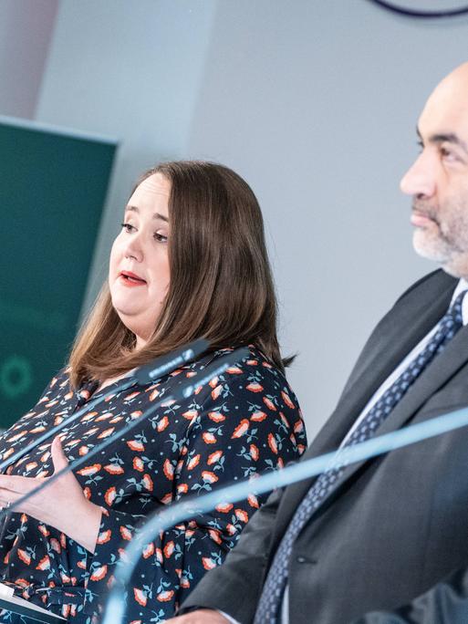 Die Bundesvorsitzenden Ricarda Lang und Omid Nouripour während der gemeinsamen PressekonferenzJahresauftaktklausur Bundesvorstand Bündnis 90/Die Grünen in Berlin