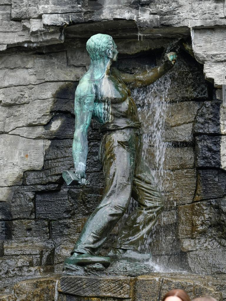 Der Haarmannsbrunnen in Osnabrück ist auf dem Bild zu sehen. 