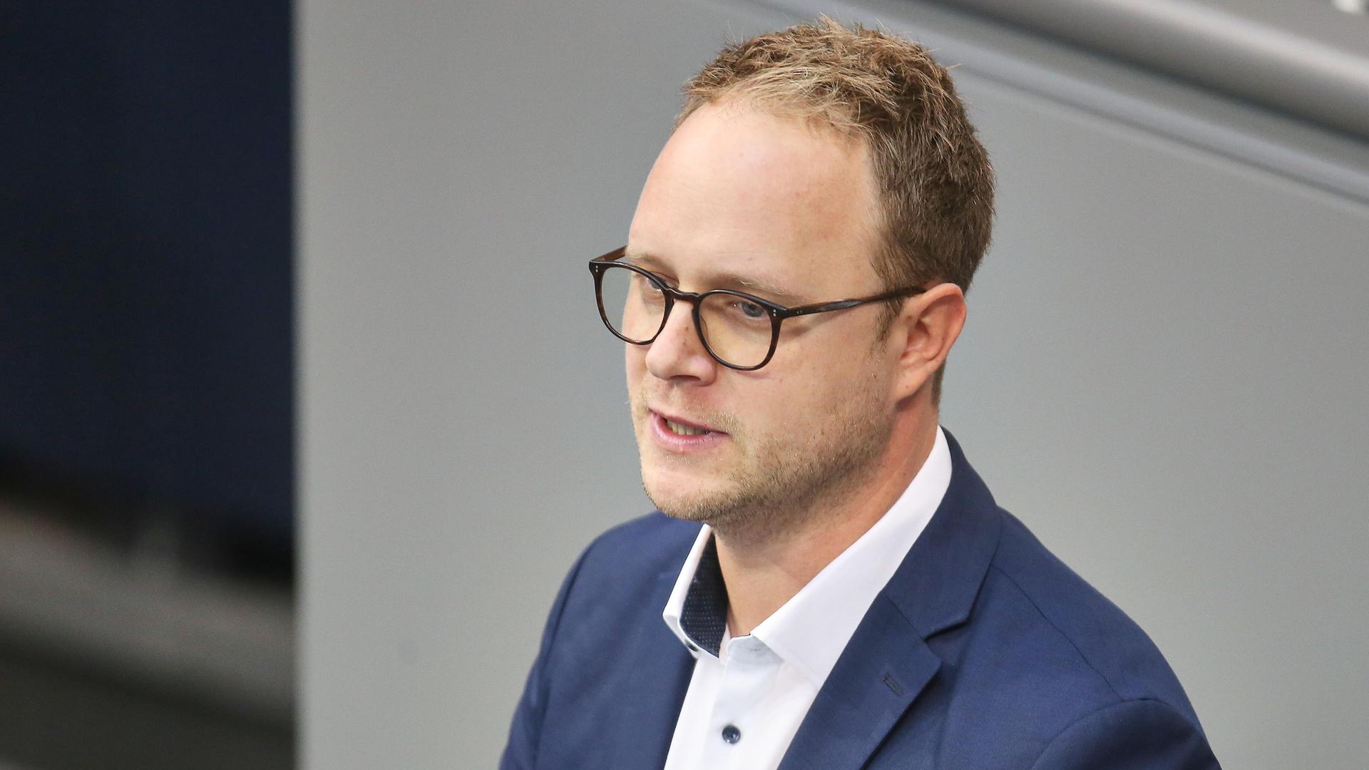 Marcel Emmerich, Grüne, spricht im Bundestag.