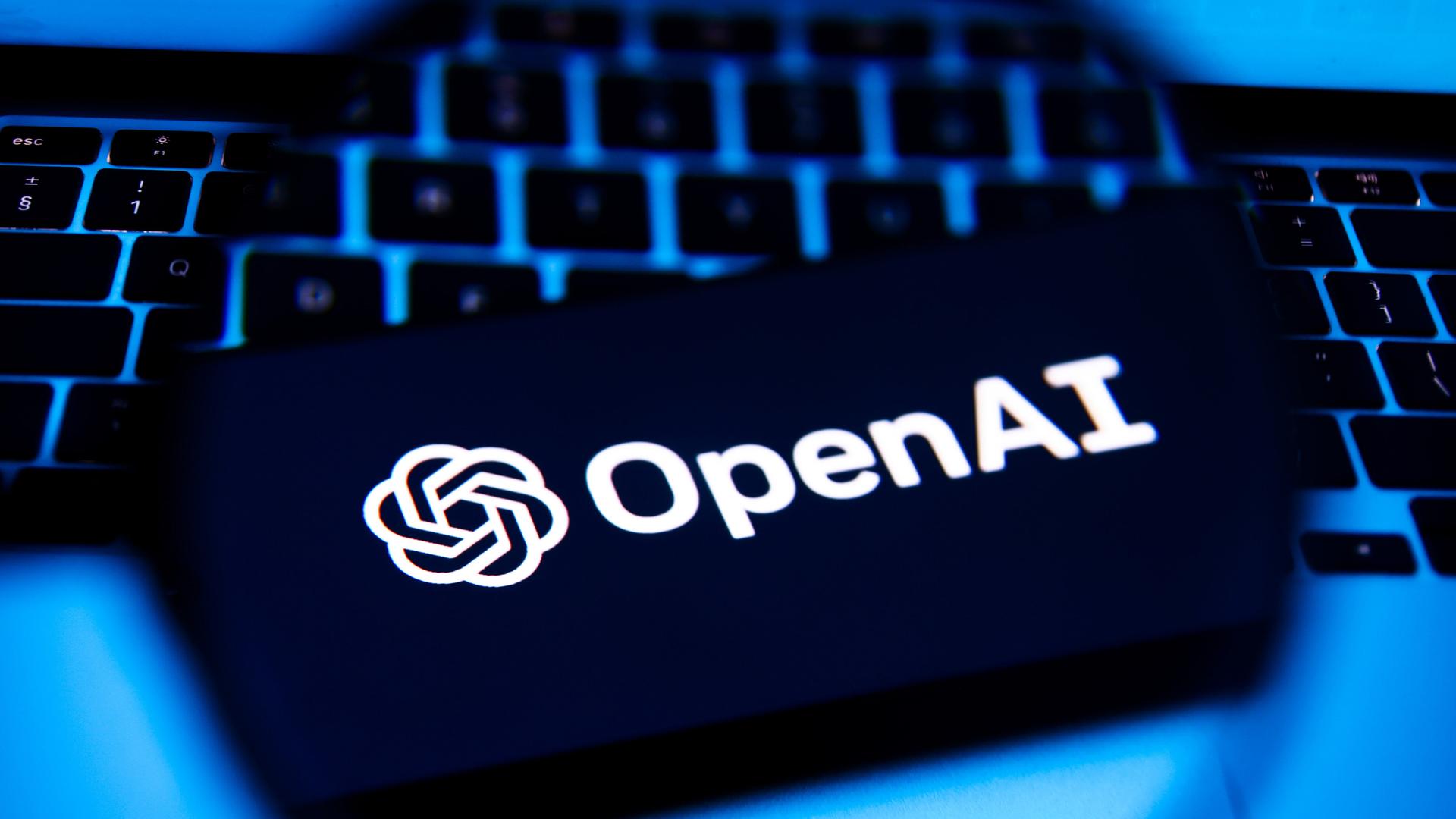 Eine Illustration von OpenAI auf einer Tastatur