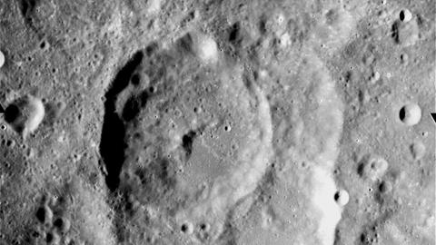 Ein Krater mit 56 Kilometern Durchmesser, der sich auf der Mondrückseite befindet. Er wurde nach dem persischen Gelehrten Al-Khwarizmi benannt. 
