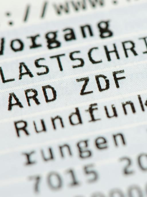 Kontoauszug mit der Lastschrift für den Rundfunkbeitrag für ARD, ZDF und Deutschlandradio