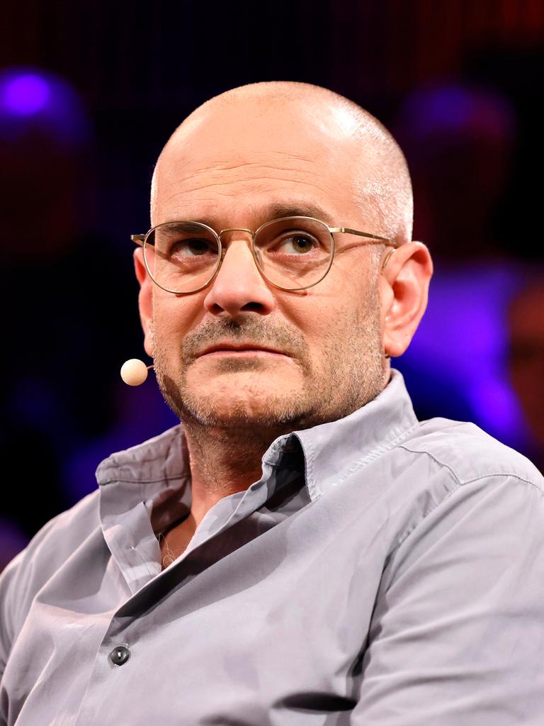 Der Schriftsteller Jonas Lüscher in der Veranstaltung "Sternstunde Philosophie" der Phil.Cologne 2025 in Köln.