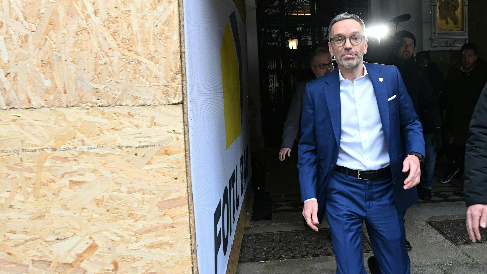 Wien: FPÖ-Chef Herbert Kickl vor Beginn der Koalitionsverhandlungen zwischen FPÖ und ÖVP in Wien. Wien: FPÖ-Chef Herbert Kickl vor Beginn der Koalitionsverhandlungen zwischen FPÖ und ÖVP in Wien.