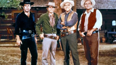 Die US-Schauspieler der Bonanza-Serie in ihrer Rolle als Cowboys: Pernell Roberts, Michael Landon, Lorne Greene, Dan Blocker Characters. 