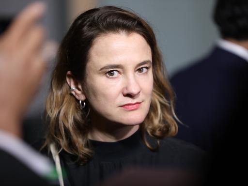 Eva Trobisch ist 2024 anwesend auf der Berlinale-Party der NRW-Landesvertretung,.
